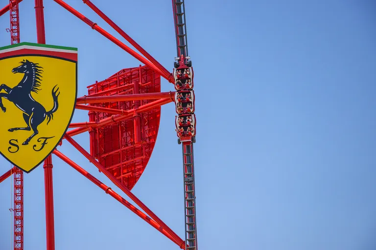 Red Force'i atraktsioon PortAventura Ferrari Landi teemapargis.