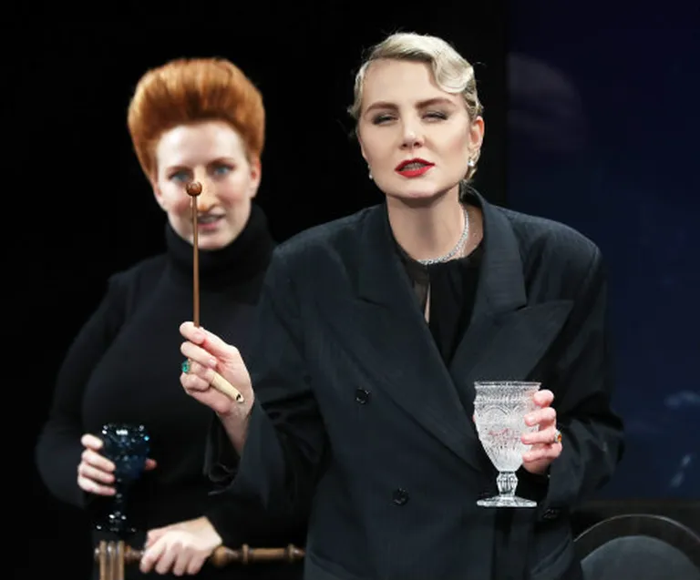 Рената Литвинова в спектакле "Северный ветер"