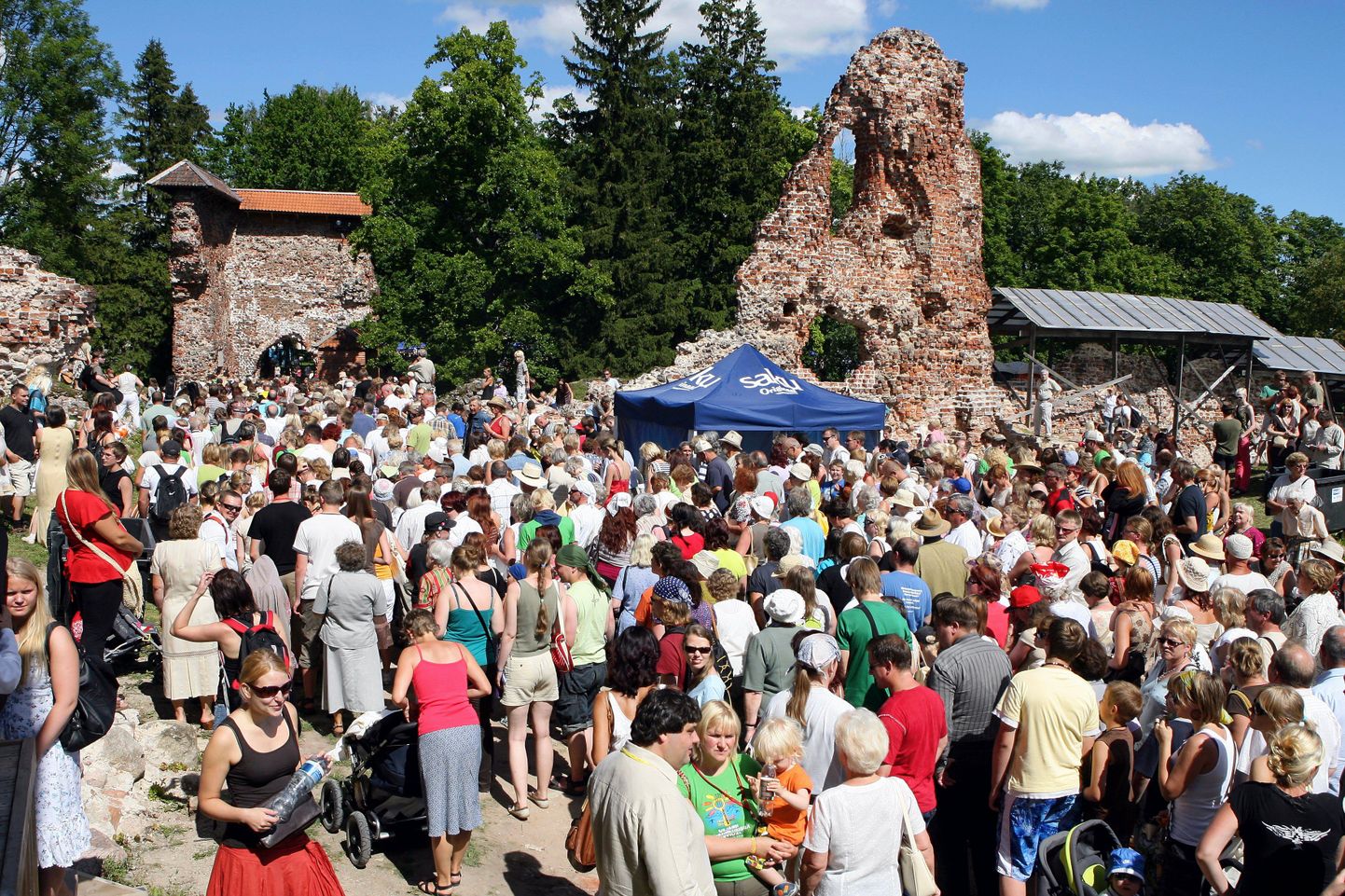 Ehkki passe müüdi tänavu 2400, on inimesi nädalalõpul Viljandisse oodata üle 20 000.