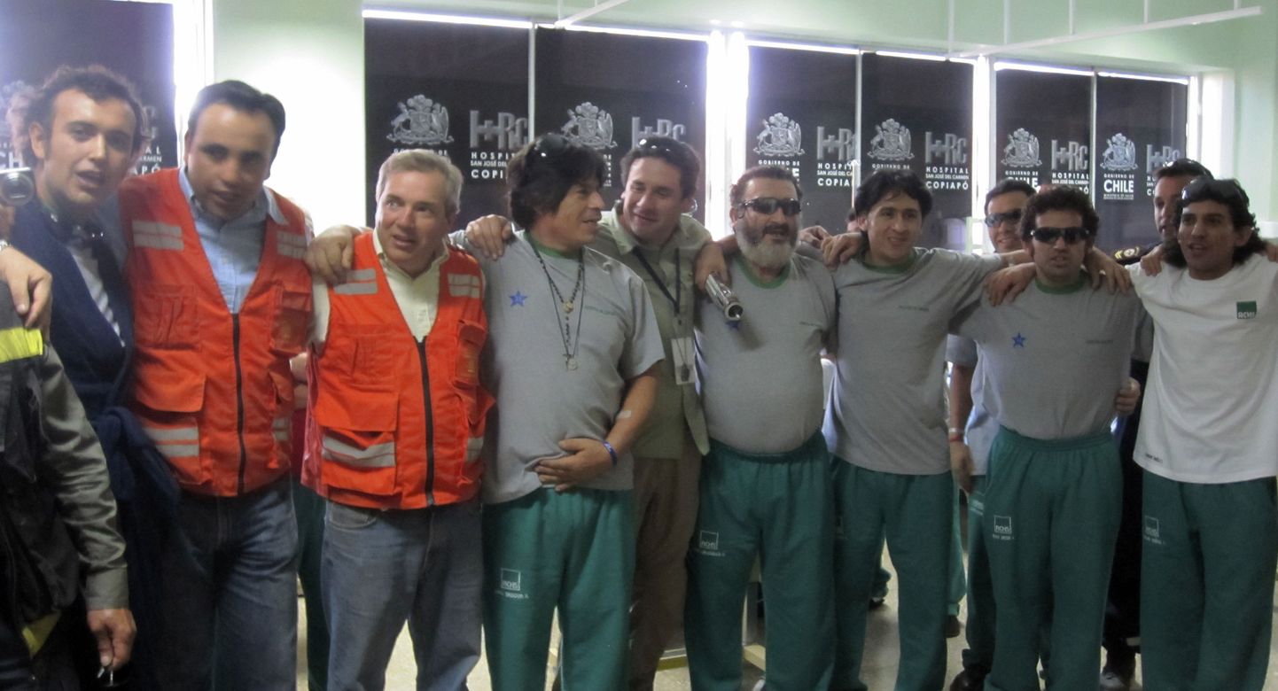 Tšiili kaevurid haiglas poseerimas.
