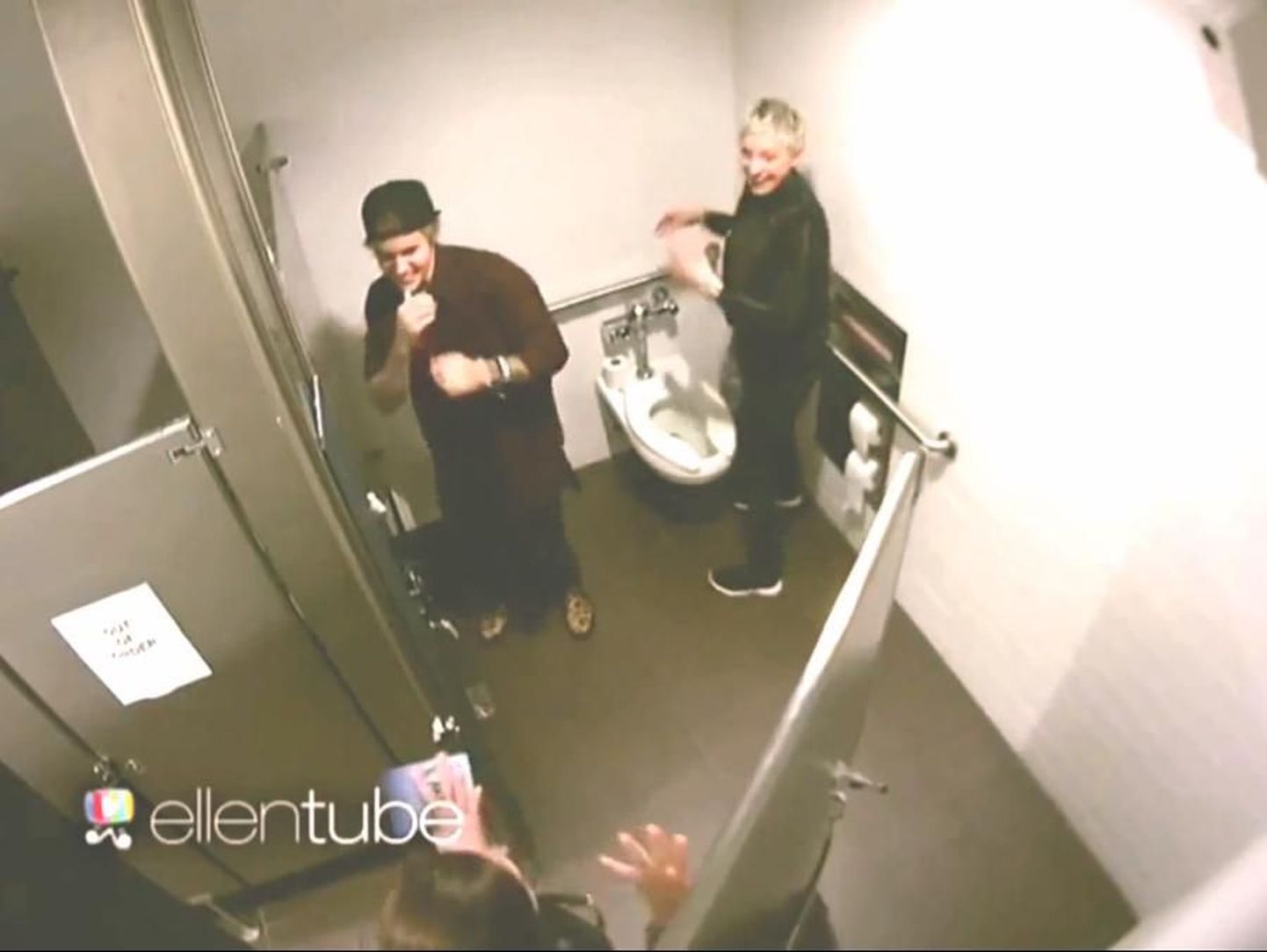 Justin Bieber ja Ellen DeGeneres ehmatasid tualetis naisi