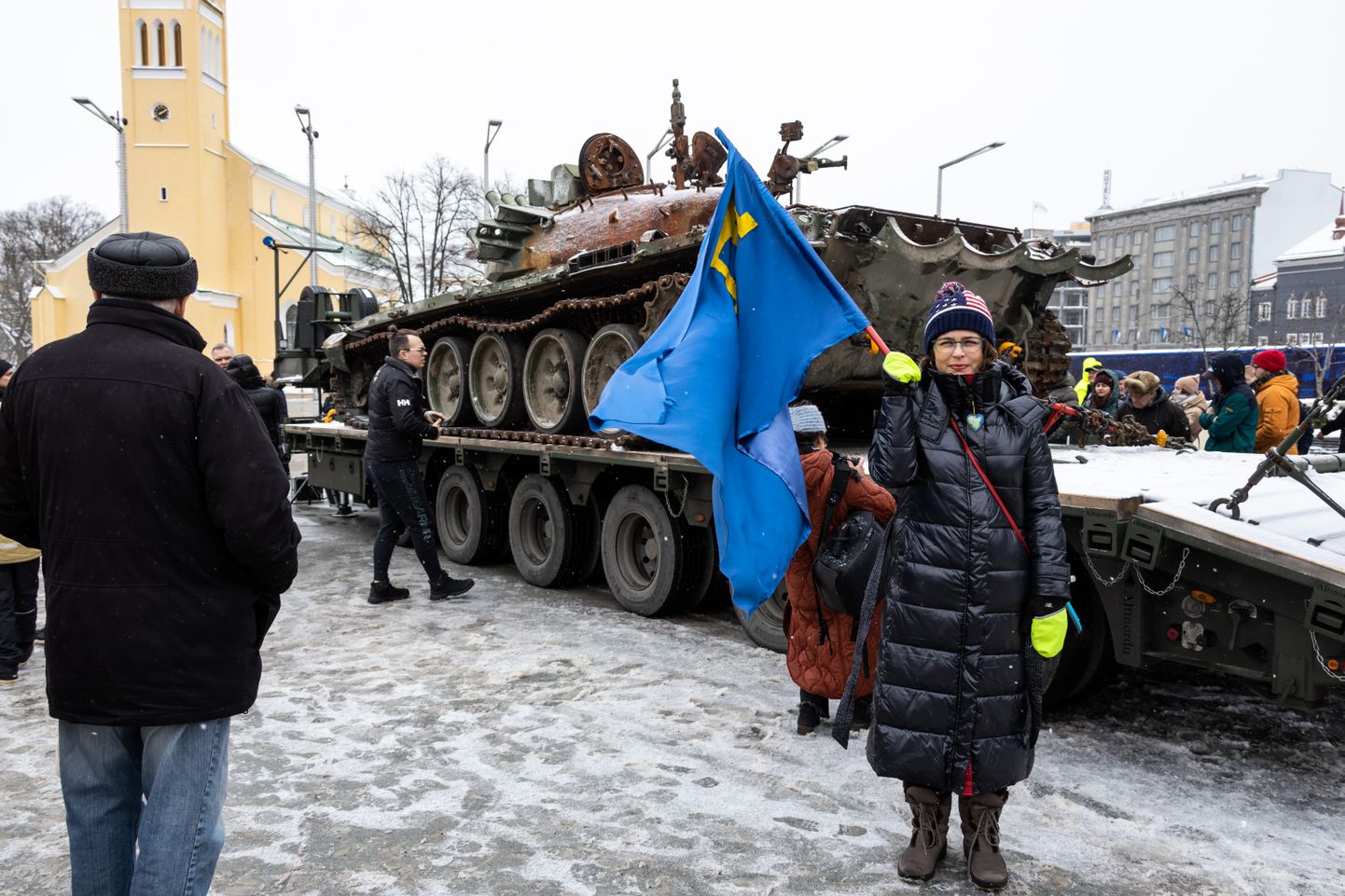 Разгромленный украинскими защитниками российский танк на площади Вабадузе в Таллинне.