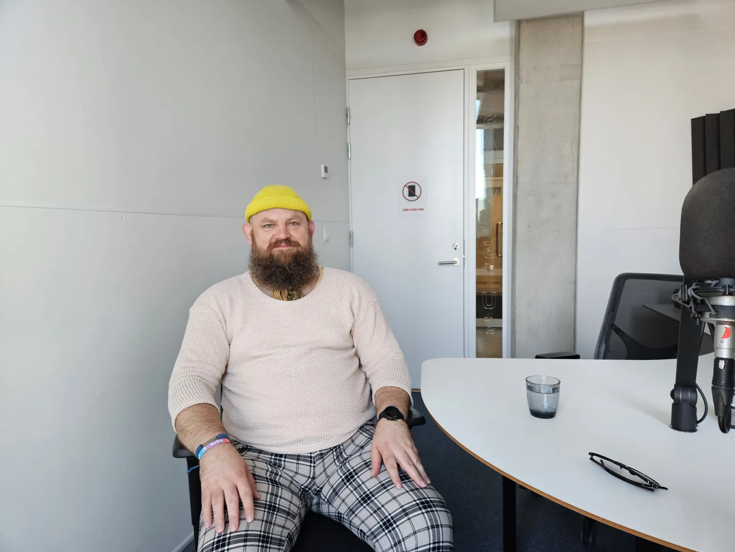 Postimehe kultuuritoimetuse taskuhäälingus «Kultuuris kuum» käis külas koomik Aleksandr Popov.