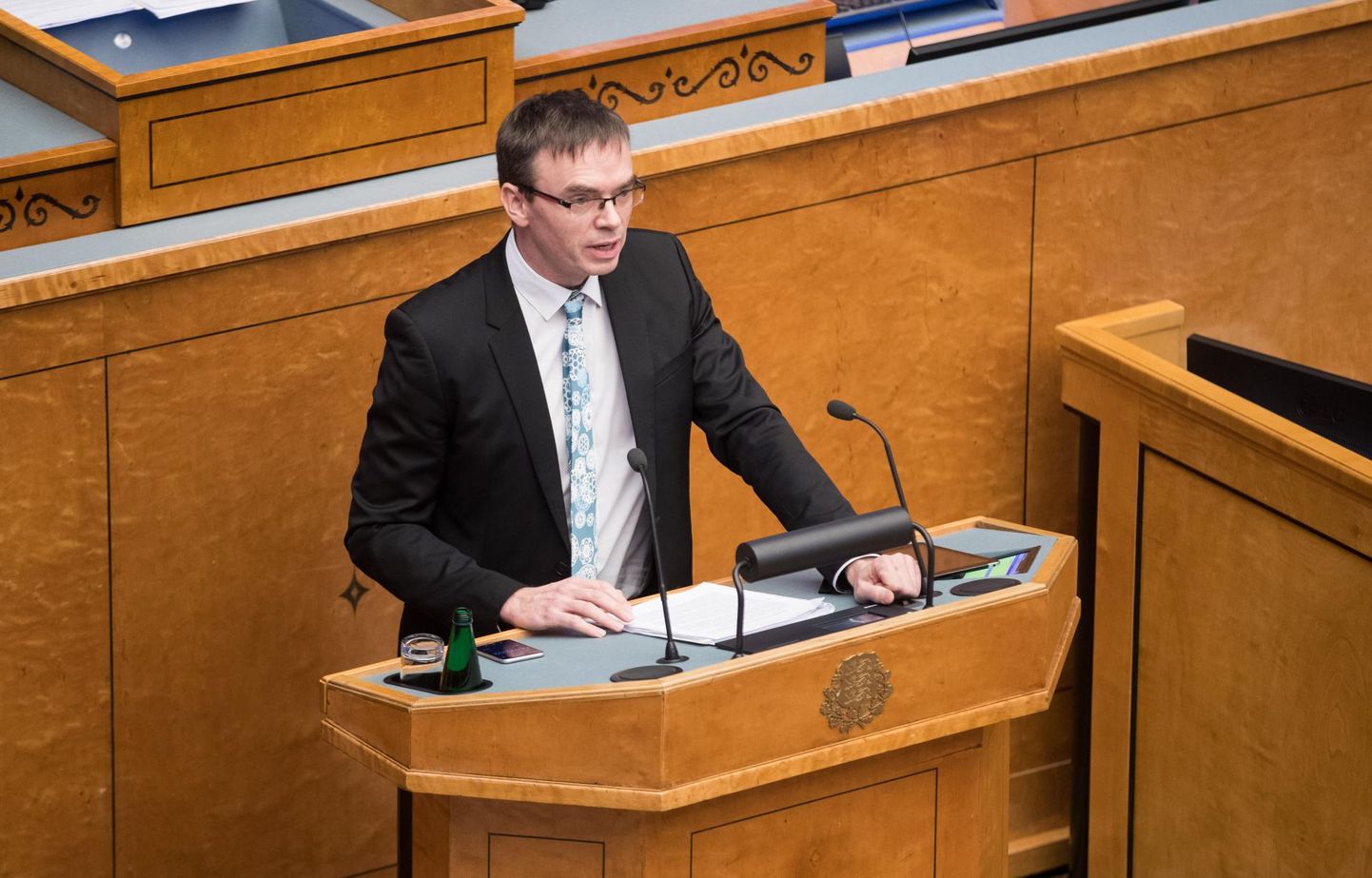 Välisminister Sven Mikser toonitas eile riigikogu ees, et liitlassuhetel, Euroopa solidaarsusel ja lääne väärtusruumil põhinev välispoliitika on Eesti julgeoleku tagatis. 