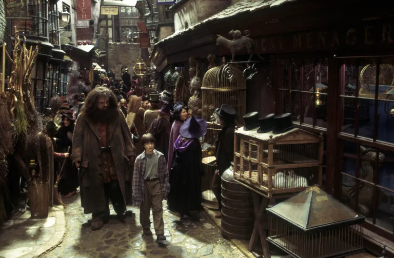 Robbie Coltrane ja Daniel Radcliffe 2001. aastal filmis Harry Potter ja Tarkade kivi