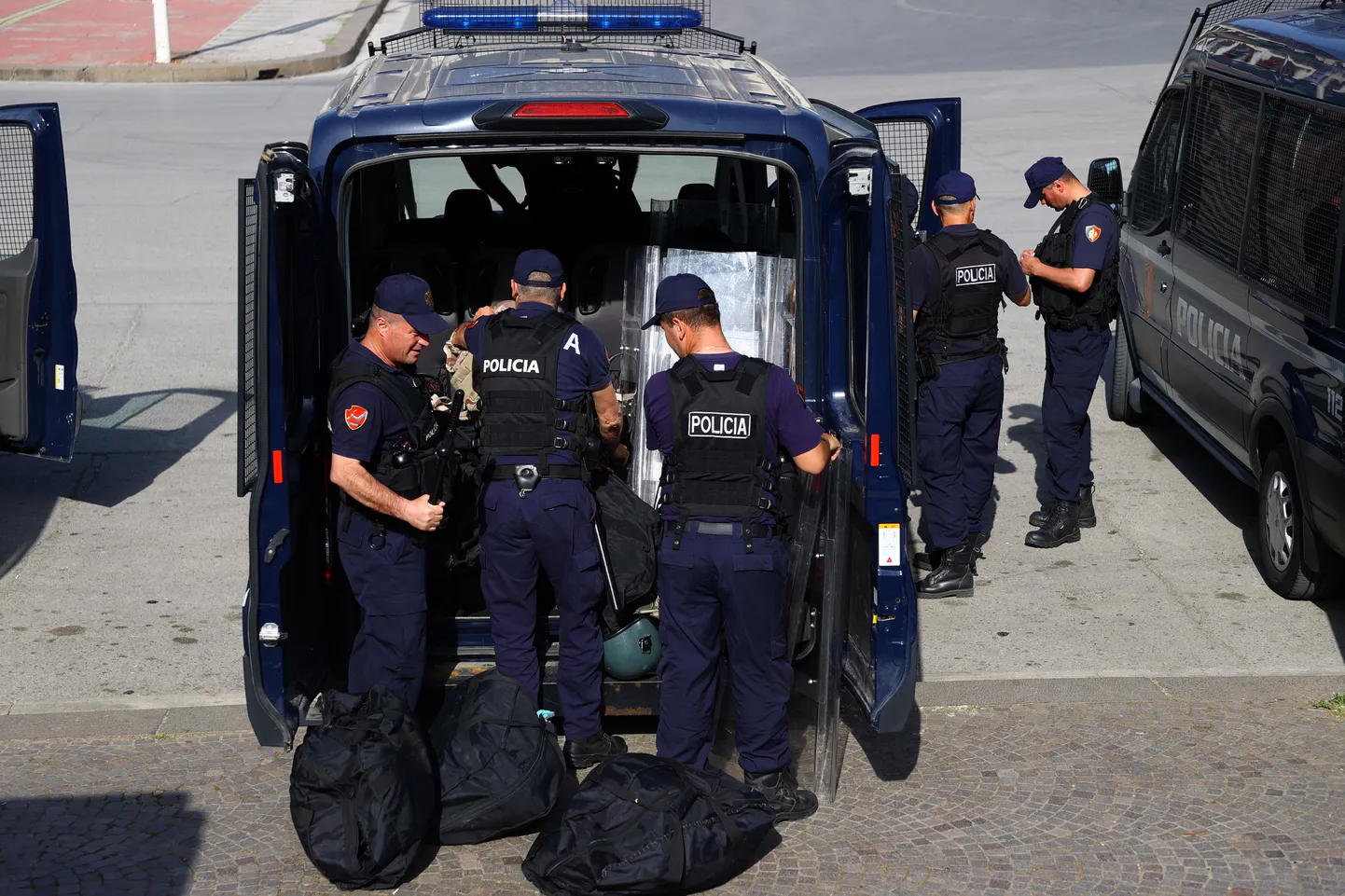 Albaania politseinikud.