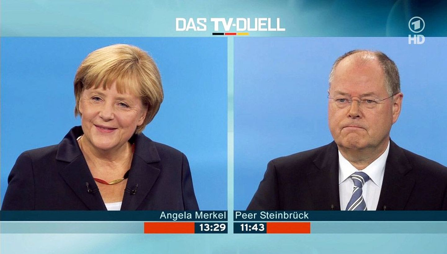 Teleülekanne üleeilsest väitlusest: vasakul Angela Merkel ja paremal Peer Steinbrück.
