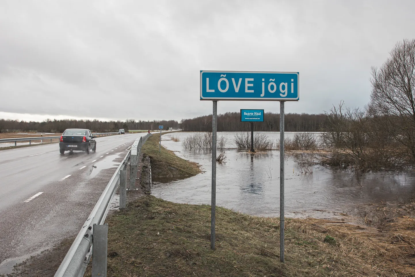 Kui loetud päevad tagasi lainetasid põllud liigvee all, siis nüüd on põldudel uisuväljad.