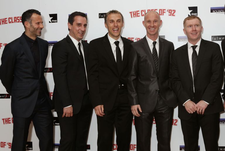 Endised Manchester Unitedi staarid (vasakult) Ryan Giggs, Gary Neville, Phil Neville, Nicky Butt ja Paul Scholes, kes on Salford City omanikud.