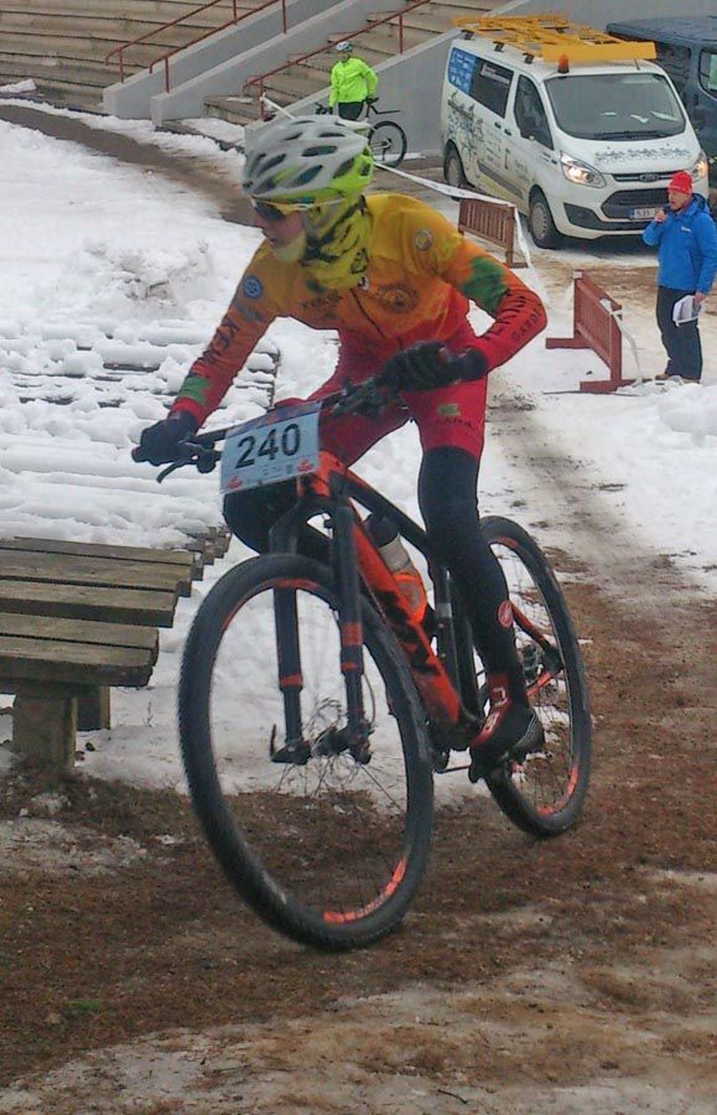 Joosep Sankmann saavutas Elvas Eesti jalgratturite talikrossi meistrivõistlustel 17 meesjuuniori seas esikoha.