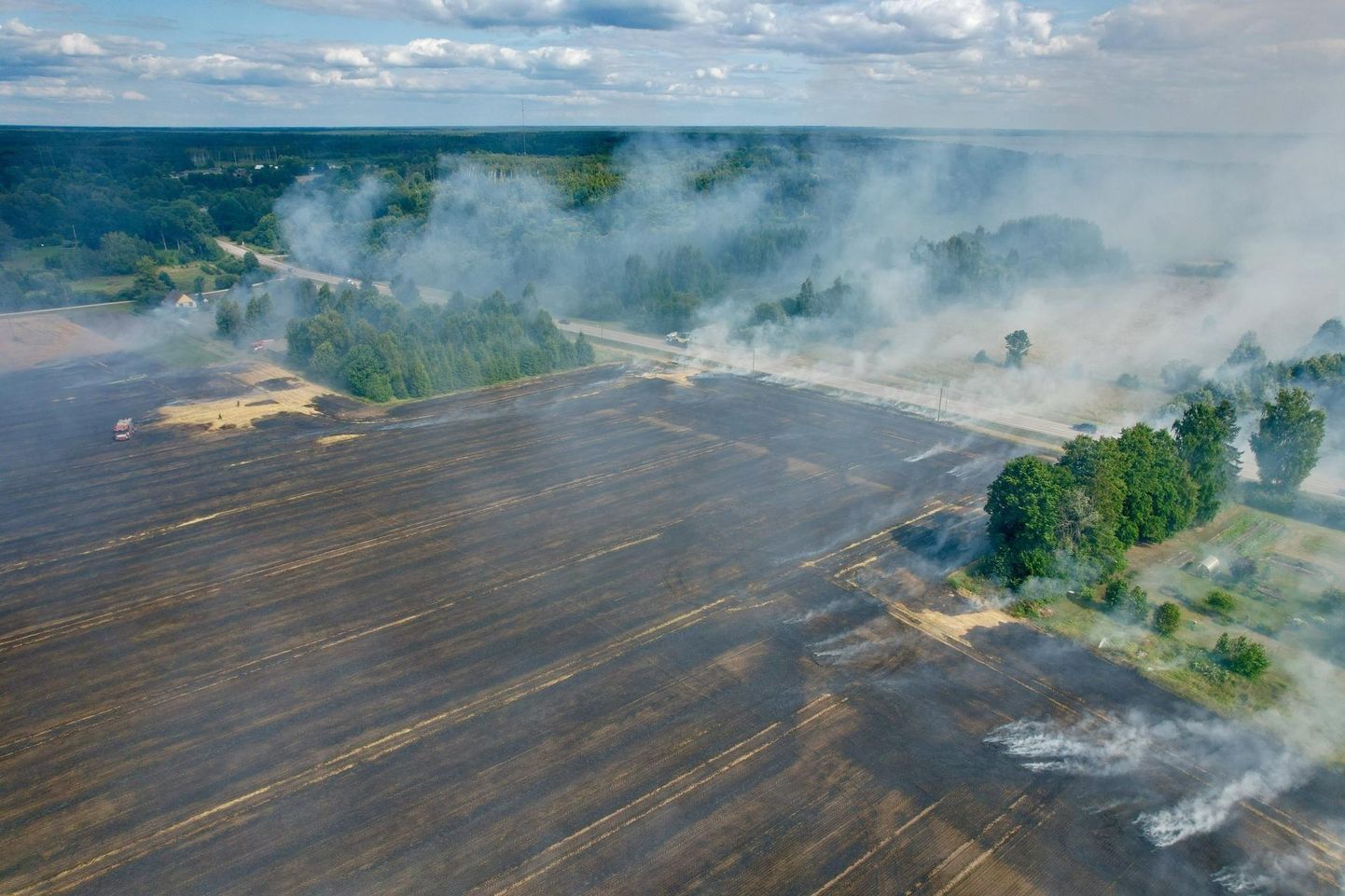 Tulekahju hävitas reedel Leie külas viljapõllu.
