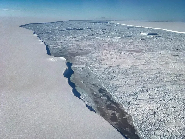 Lõhe A68 ja Larsen C šelfijää vahel möödunud aasta novembris.