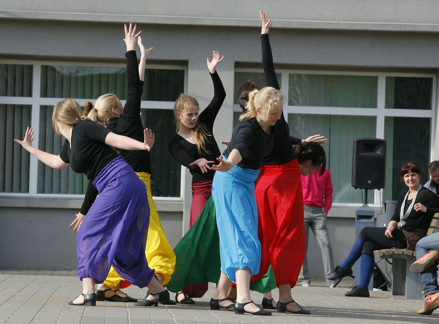 Rahvusvahelise tantsupäeva tähistamine eelmise aasta kevadel Pärnus Rüütli platsil.