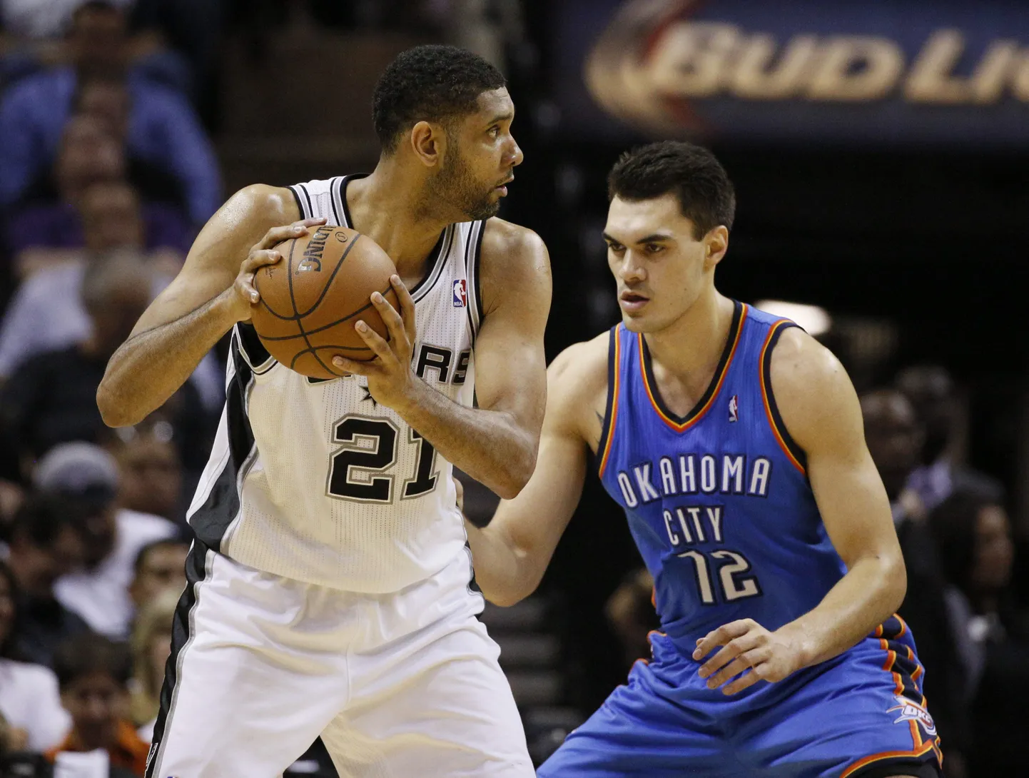 Tim Duncan (vasakul) kohtumises Oklahoma City Thunderi vastu.