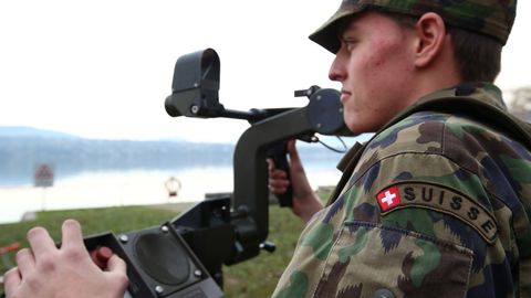 Šveitsi sõdurid peavad koroonaviiruse tõttu kasarmutesse jääma