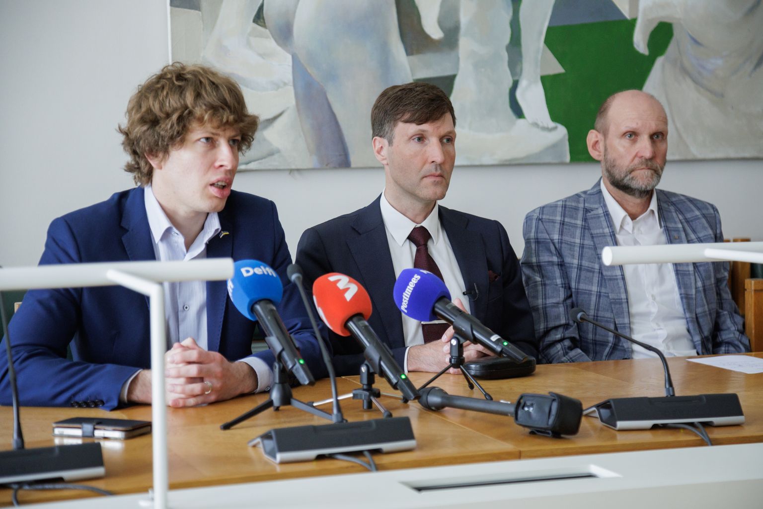 The opposition in the Riigikogu has decided to challenge the behavior of coalition MPs in parliament at the beginning of this week in the Supreme Court. (From left) Tanel Kiik, Martin Helme and Helir Valdor Seeder.