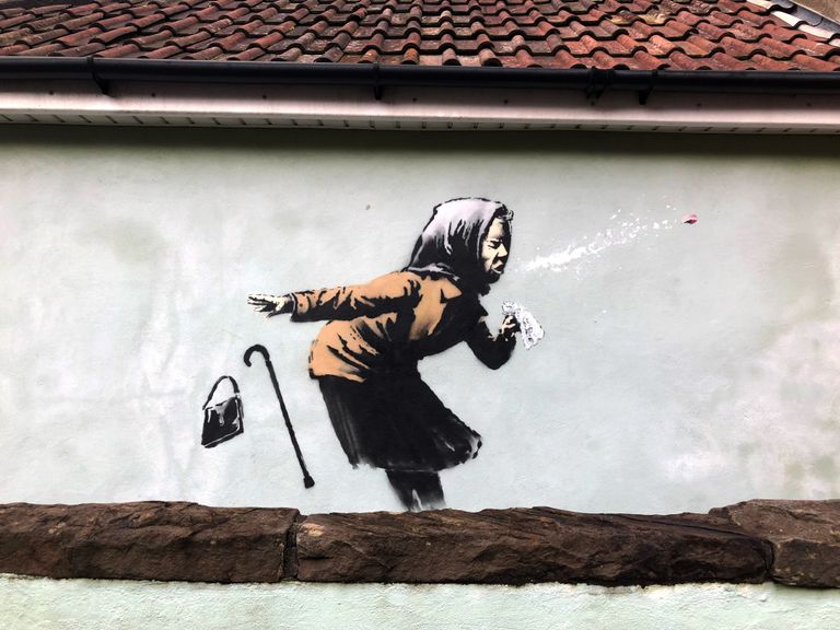 Banksy kinnitas isiklikul Instagrami kontol, et «Atsihh!» kuulub talle.