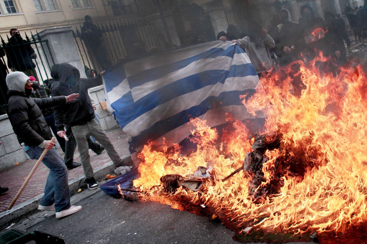 Meeleavaldus Ateenas, kus noored protestisid politsei vägivalla vastu.