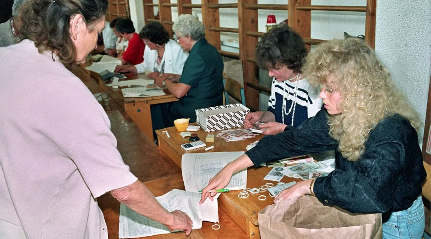 1992. aasta rahareformi ajal sai vahetada 1500 rubla kursiga 1:10 ehk kuni 150 krooni. Keskmiselt vahetati 136,41 krooni.