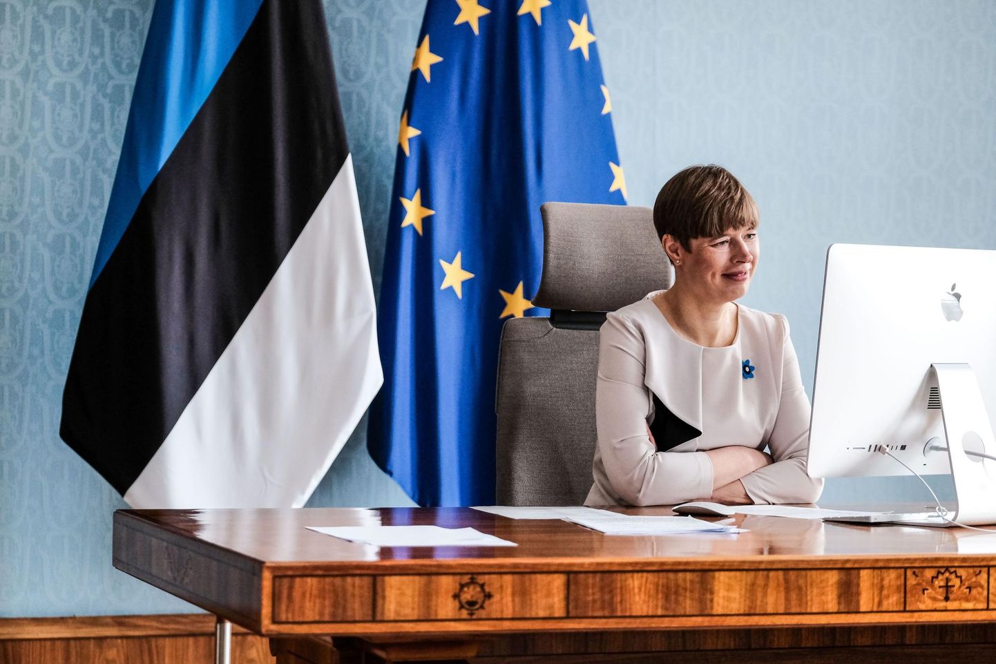 Kevadel Pärnumaale virtuaalvisiidi teinud president Kersti Kaljulaid jätkab kahe aasta eest alguse saanud tava töötada sügisel püsivalt väljaspool Tallinna. Septembris saab kaheks nädalaks riigipea ametlikuks töökohaks suvepealinn.