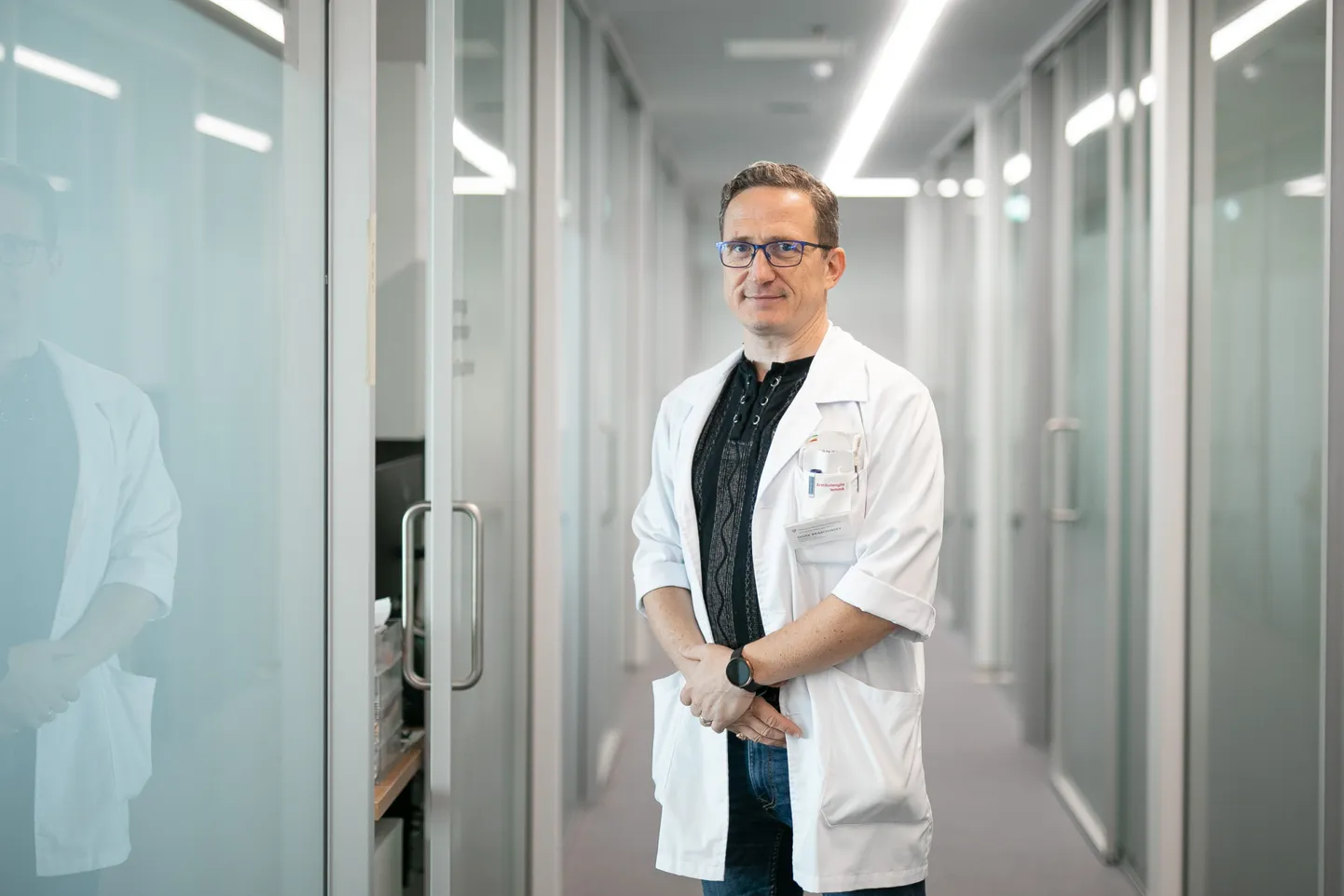 Tartu ülikooli kliinikumi närvikliiniku neuroloogiaosakonna vanemarst-õppejõud Mark Braschinsky tõdes, et neuroloogi ootejärjekorras leidub tihtipeale selliseidki patsiente, kes tegelikult neuroloogilist abi ei vaja.