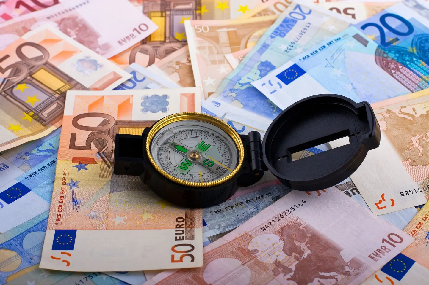 TransferFast võimaldab kiiret rahaülekannet ühest pangast teise.