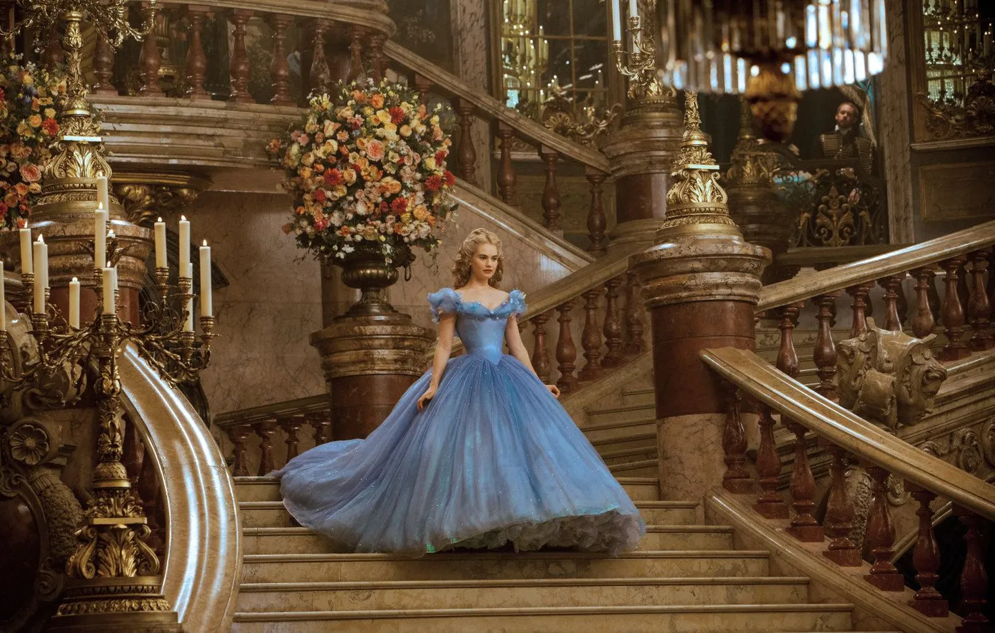 Tuhkatriinut mängib Lily James.