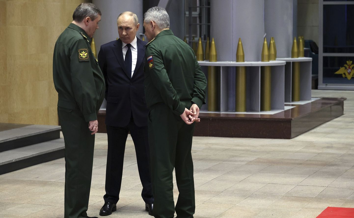 Venemaa president Vladimir Putin kaitseminister Sergei Šoigu ja sõjaväe kindralstaabi ülema Valeri Gerassimoviga. Foto on illustratiivne.