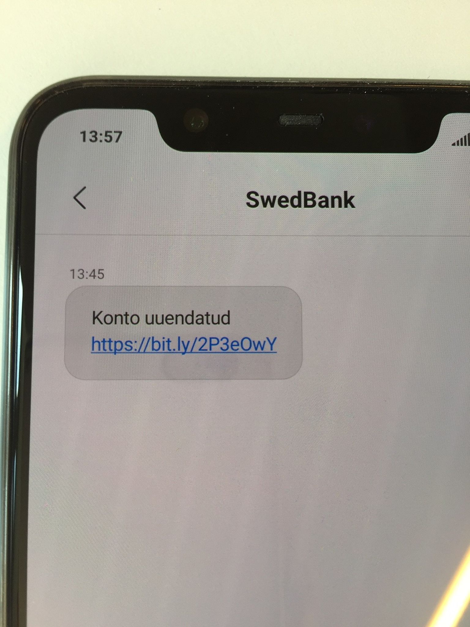 Swedbank kinnitab, et nemad pole selliseid SMS-e saatnud, mistõttu ei tohiks kliendid neile reageerida