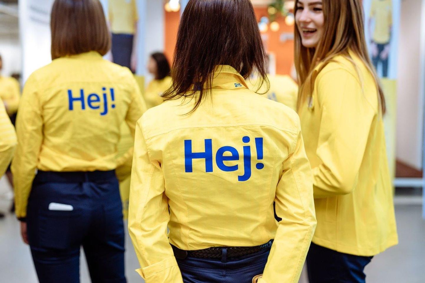 Новая форменная одежда работников Ikea.