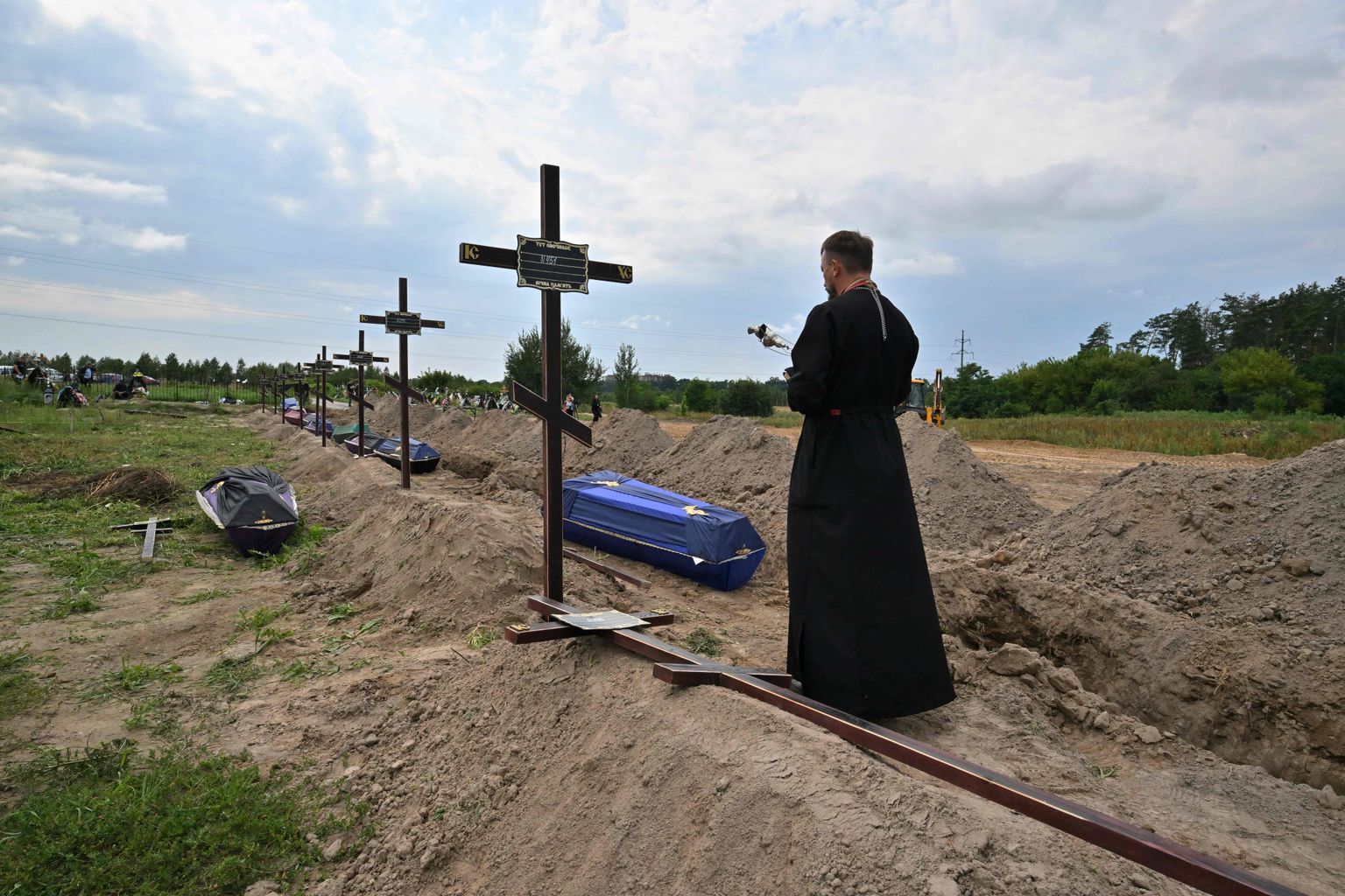 Venemaa tapetud tsiviilisikute matmine Butšas.