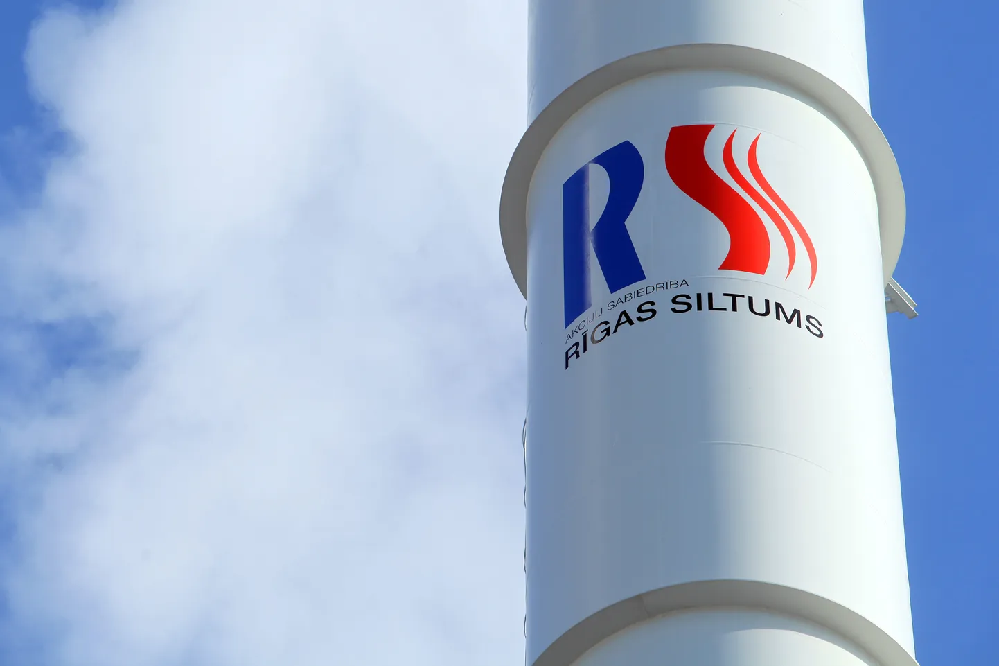 Труба Rīgas siltums в Зиепниеккалнсе