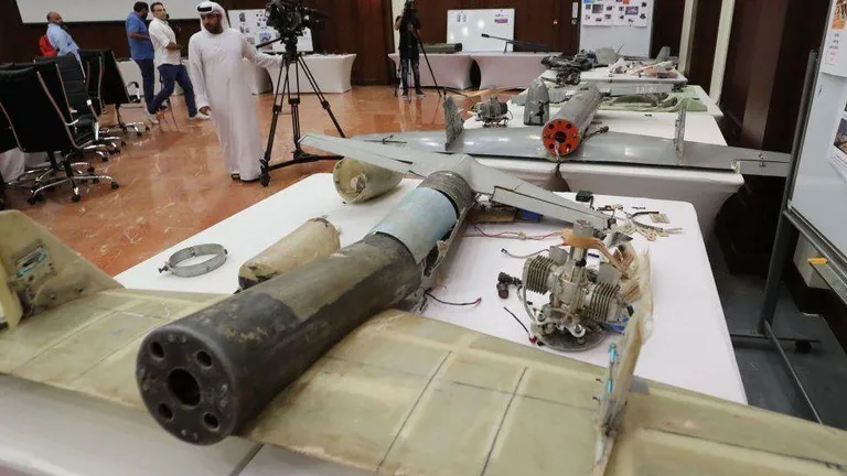 Обломки беспилотника, запущенного из Йемена по столице ОАЭ Абу-Даби в 2022 году