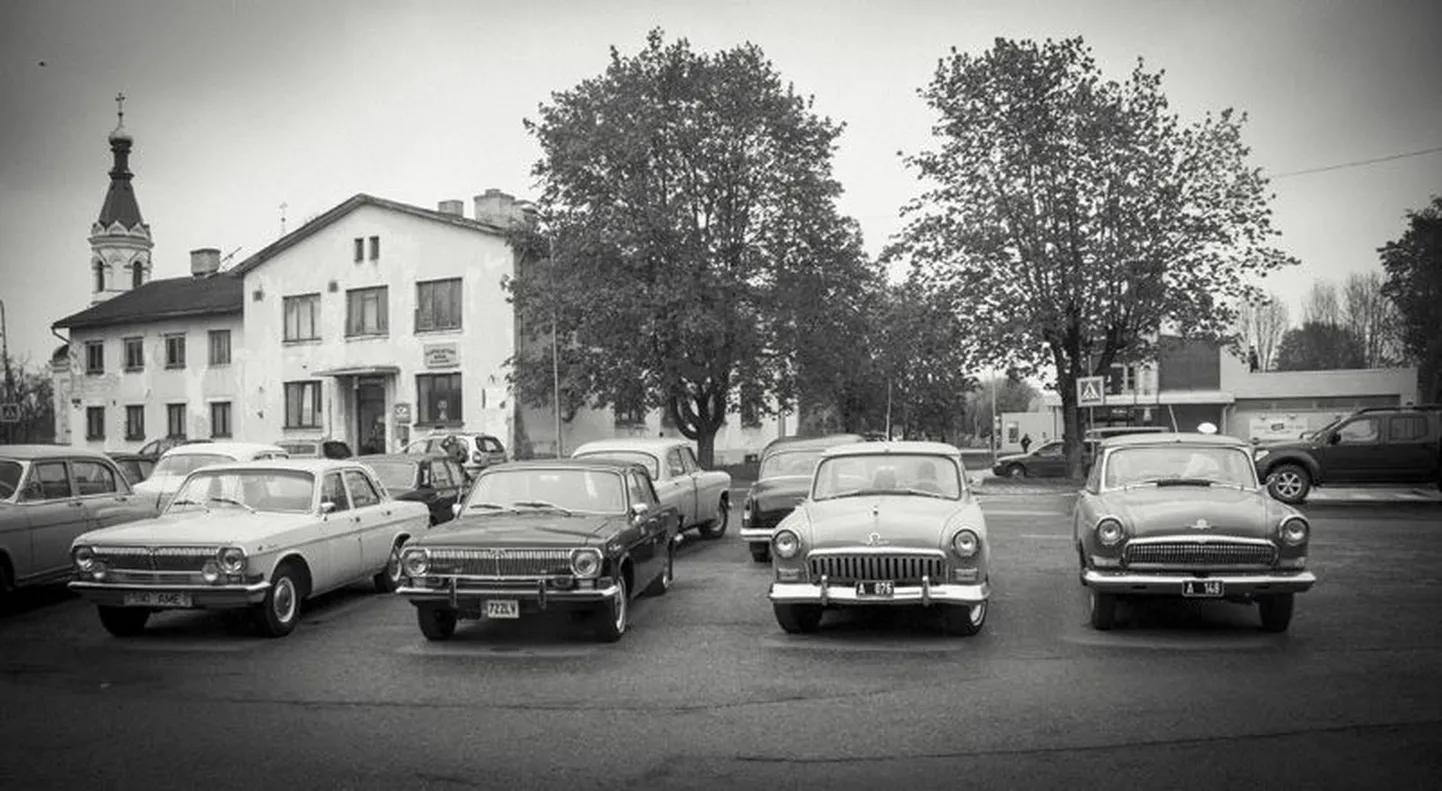 Eesti Volga Seltsi korraldatud ringsõidul nägi rahvas pooltsada nõukogudeaegset taastatud esindussõidukit.