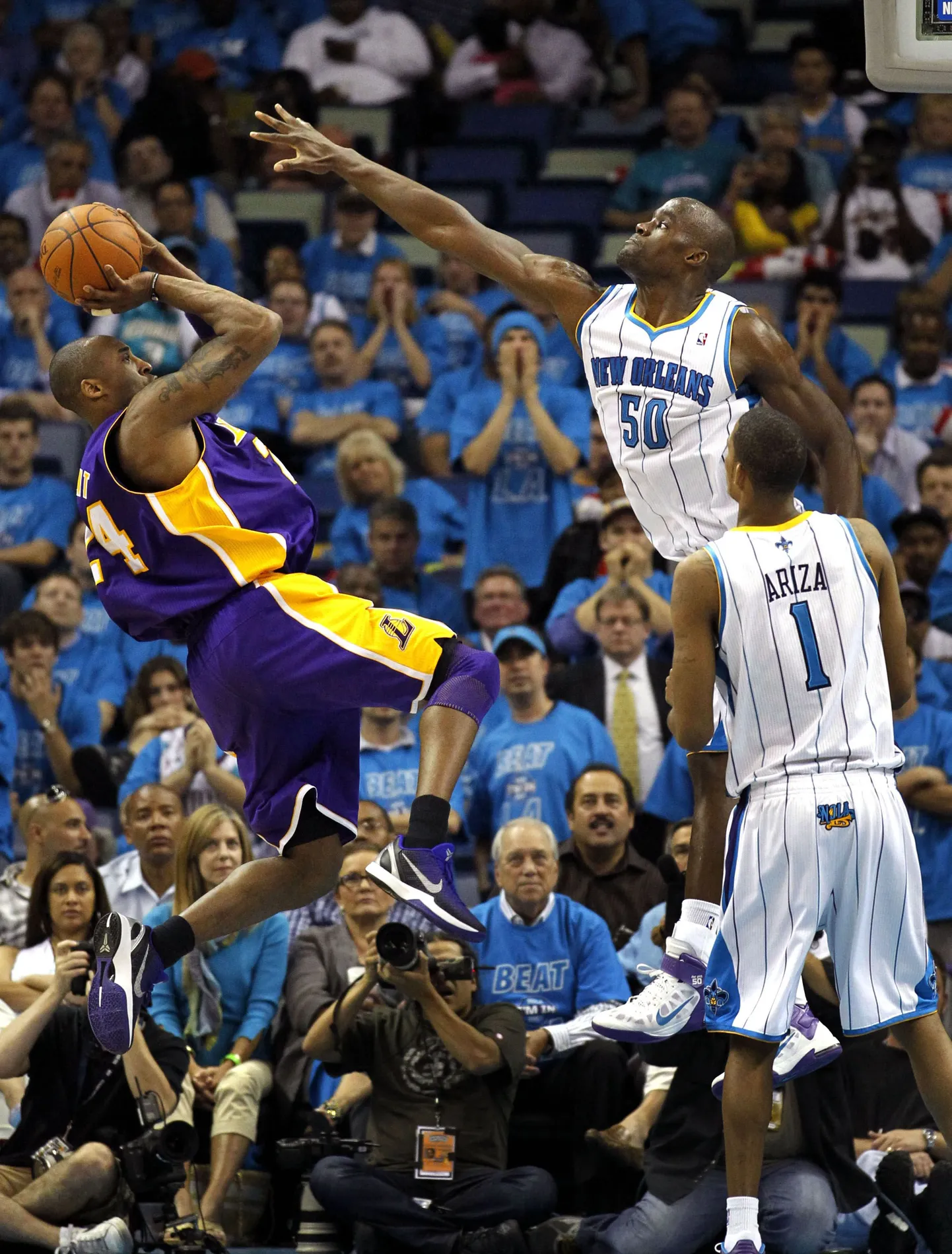 Kobe Bryant (viskel) kohtumises New Orleans Hornetsi vastu.