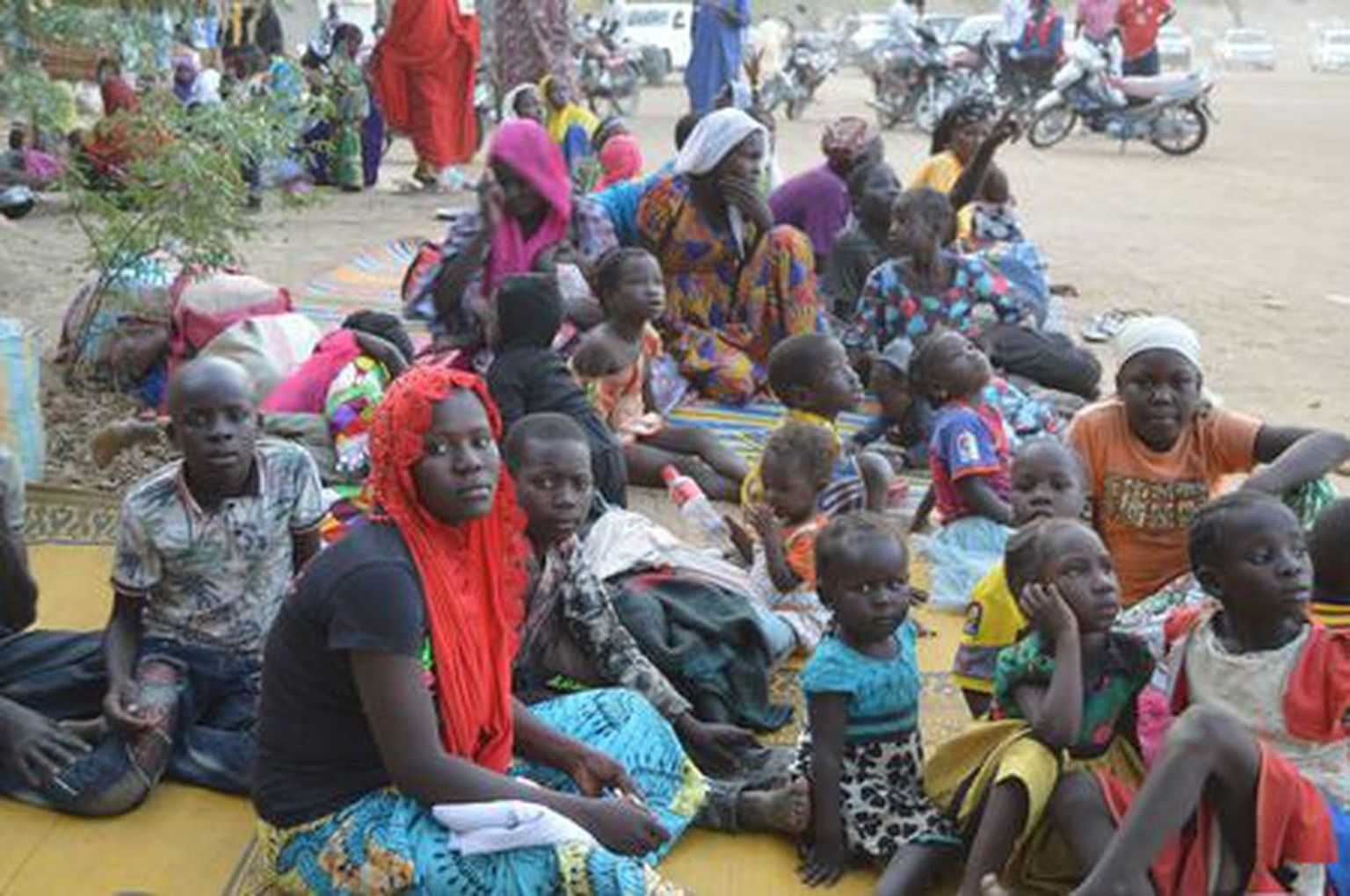 Kamerunist on põgenenud naaberriiki Tšaadi tuhandeid inimesi, kellest enamuse moodustavad naised ja lapsed.