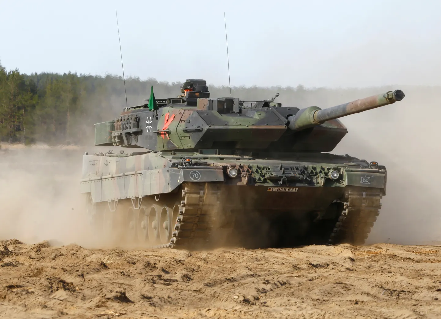 Saksa relvajõudude tank Leopard 2 õppusel Leedus.