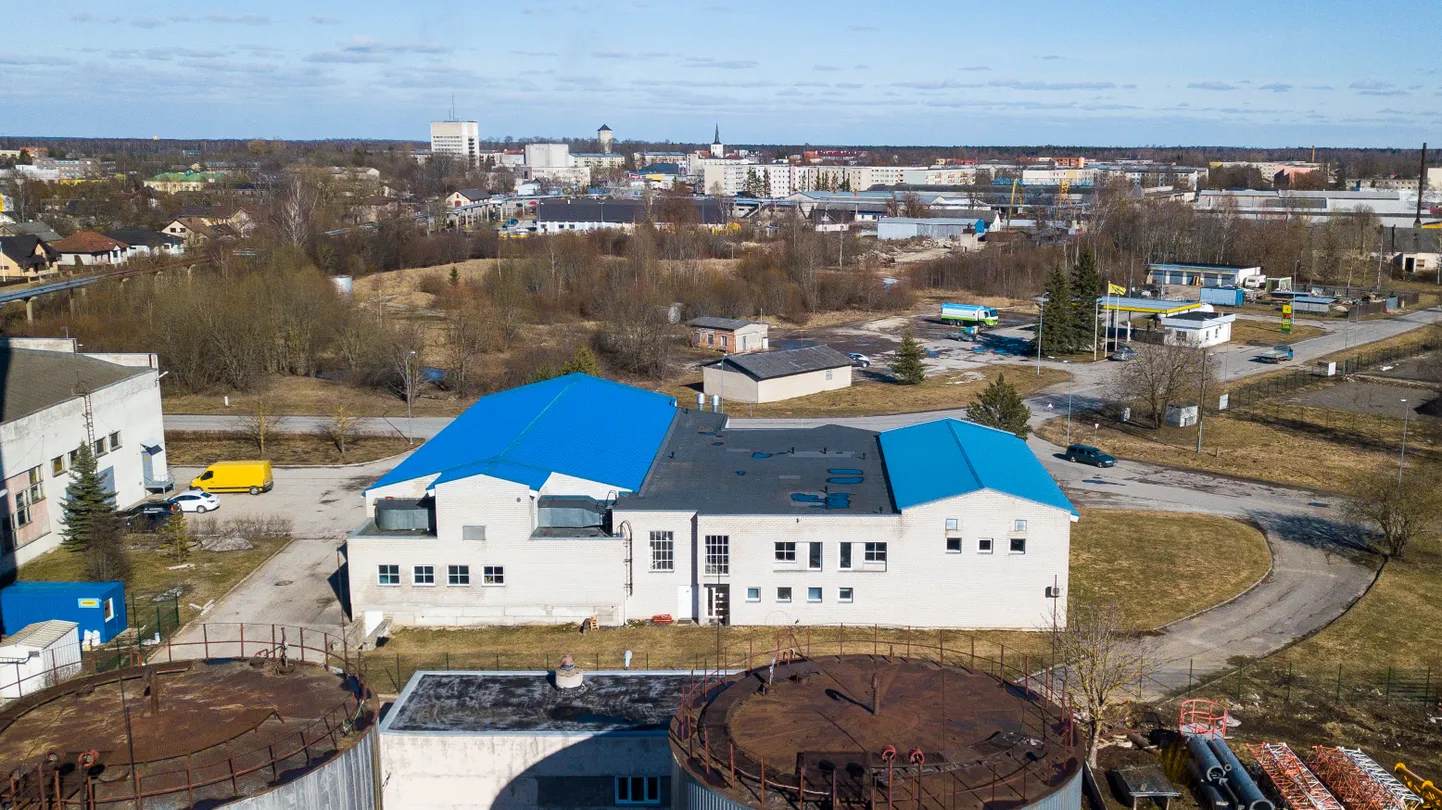 EASi toetuse abil uue sinise katuse saanud vana ujula otstarve on nüüdseks muutunud, mistõttu on võimalik, et linn peab osa raha tagasi maksma.