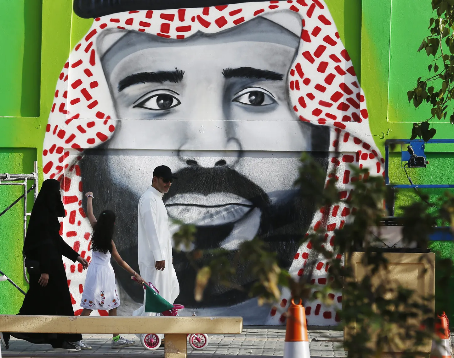 Saudi Araabia kasutab miljonite jälgijatega sotsiaalmeedia staare, et luua endast kaunis kuvand ja meelitada kuningriiki turiste. Suunamudijad jätavad aga mainimata kroonprints Mohammed bin Salmani juhitud naftariigi varjupoole.