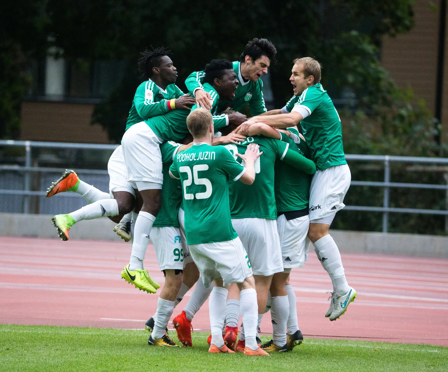 Levadia emotsionaalsed võidud hoiavad Florat surve all.