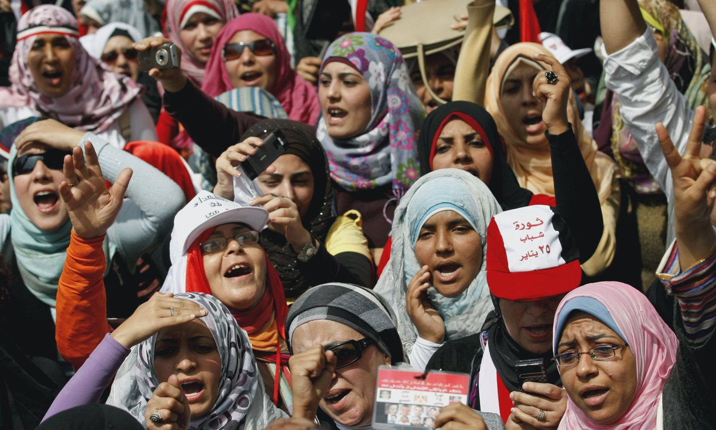 Egiptlannad 2011. aasta kevadel Tahriri väljakul meelt avaldamas.