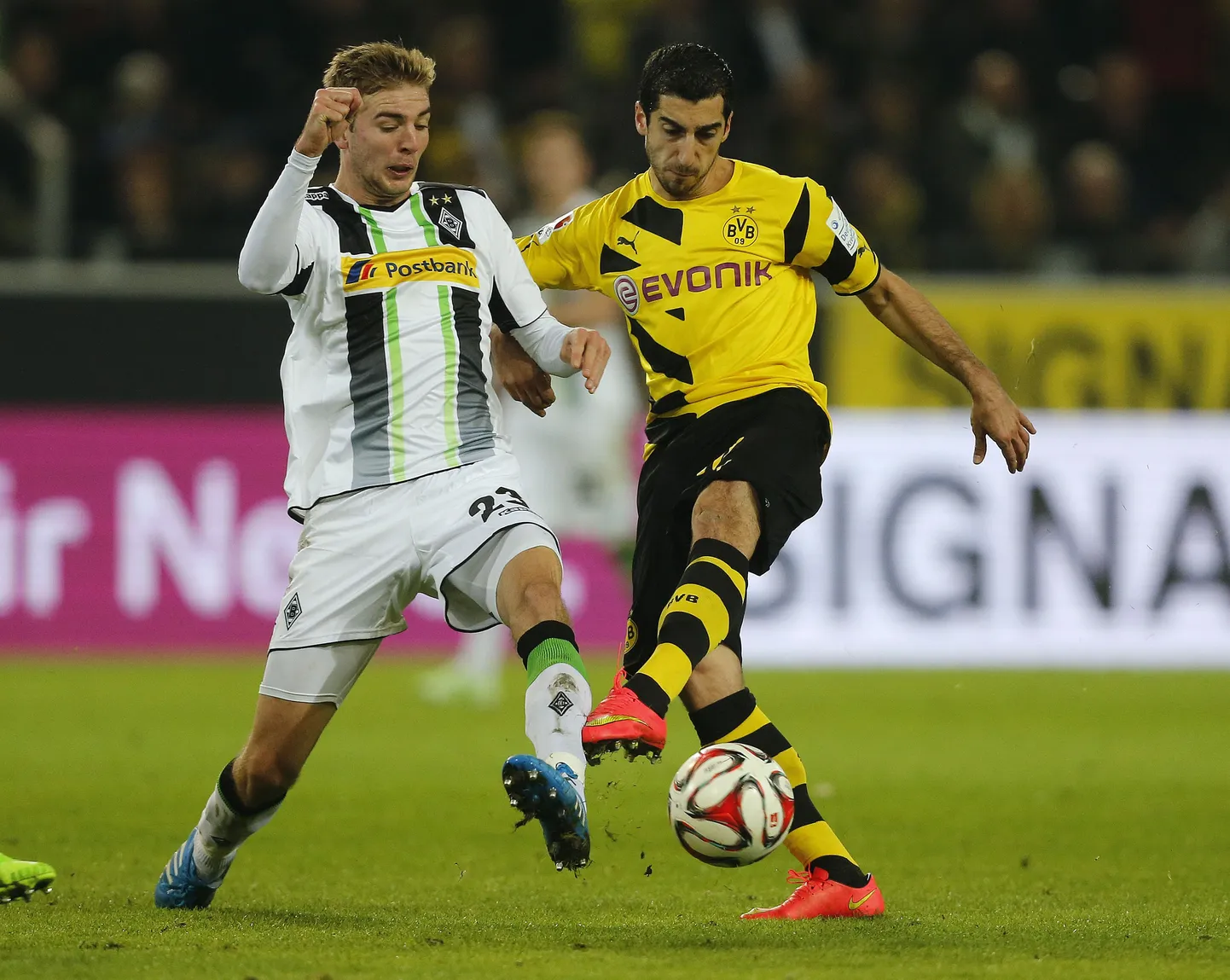 Christoph Kramer (vasakul) kohtumises Dortmundi Borussia vastu.