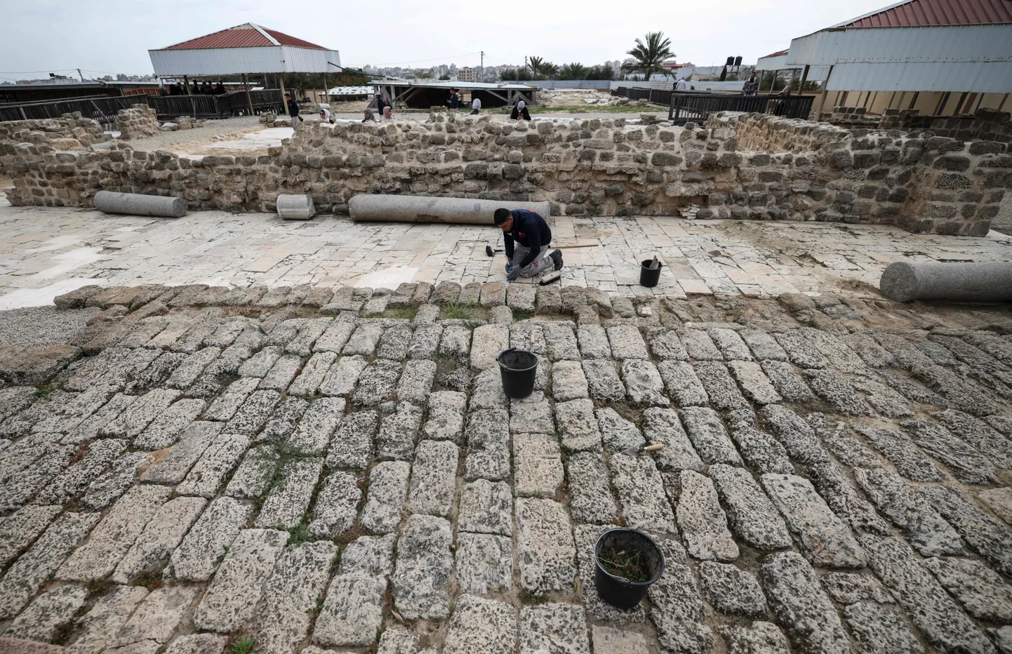 Palestiina üliõpilane töötab 7. märtsil 2023 Gaza sektori keskosas Püha Hilarioni (tuntud ka kui Tell Umm Amer) arheoloogilises leiukohas. Püha Hilarioni kompleks on Lähis-Ida vanimaid kloostreid.