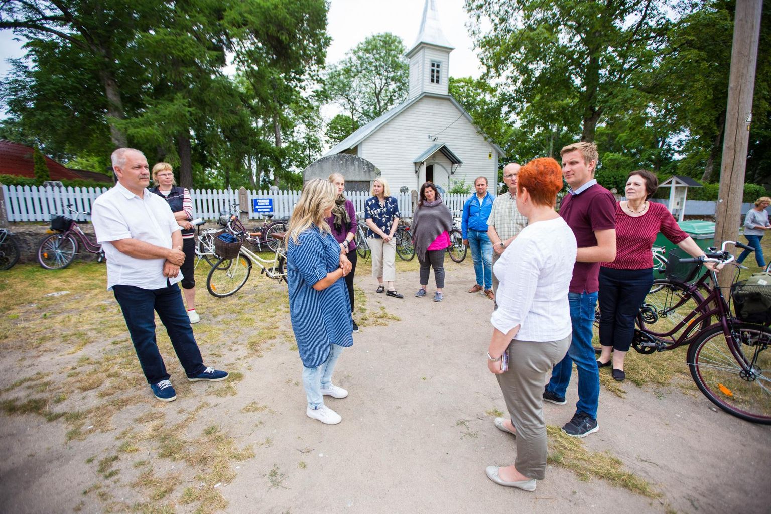 Aasta küla komisjoni liikmed tutvusid Käsmu külaga.