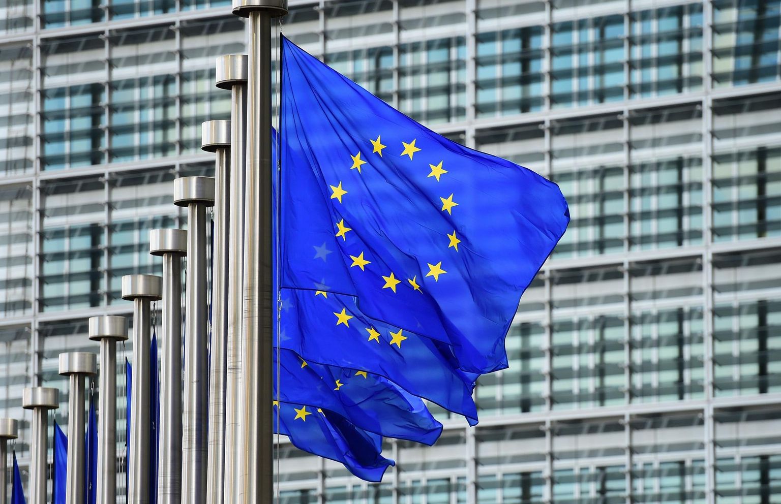 Euroopa Liidu lipp Euroopa Kommisjoni hoone ees Brüsselis