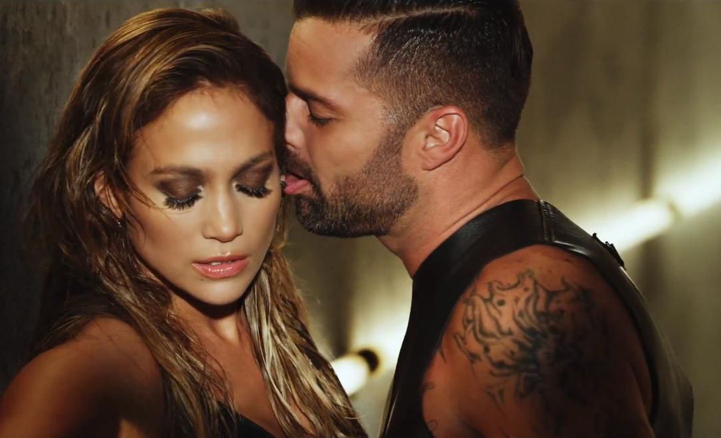 Jennifer Lopez semmib Wisini musavideos Ricky Martiniga
