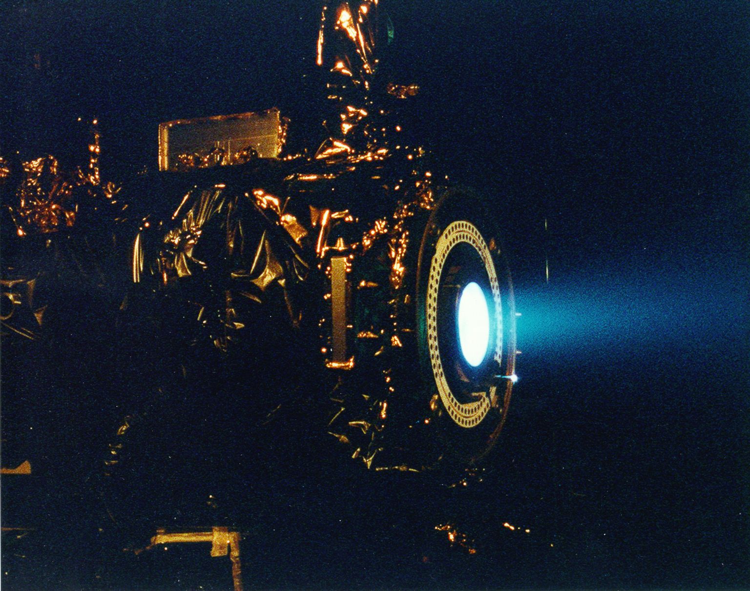 NASA NSTAR-i ioonmootor. Pilt on illustreeriv.