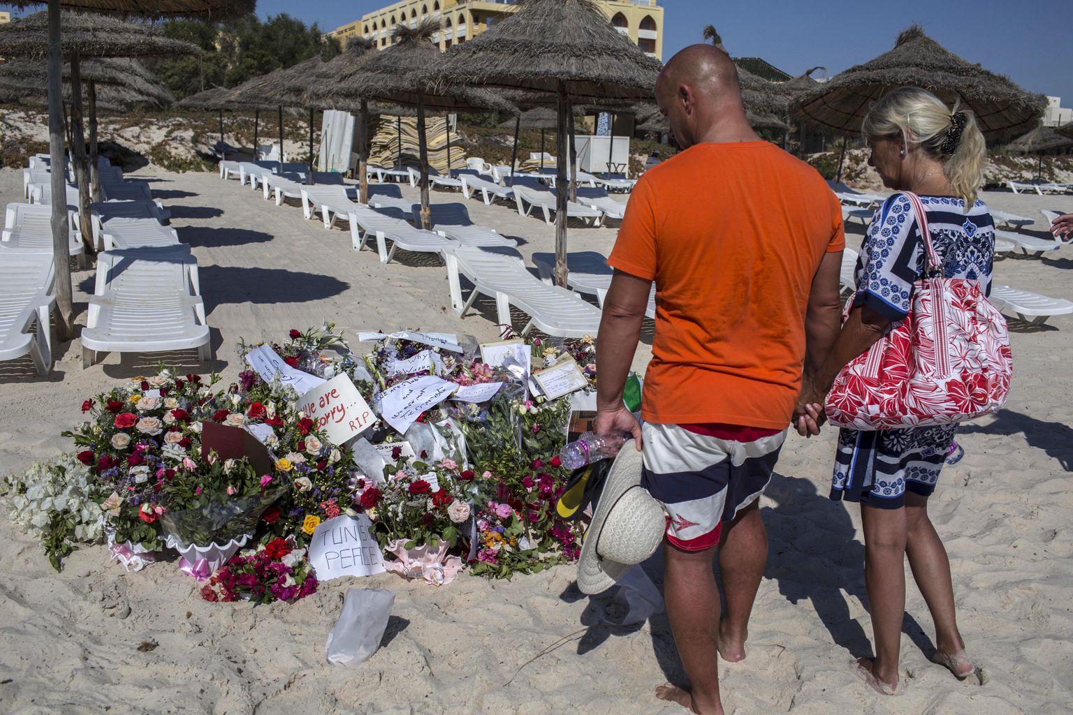 Imperial Marhaba hotelli randa püstitatud mälestuspaik terrorirünnakus hukkunutele