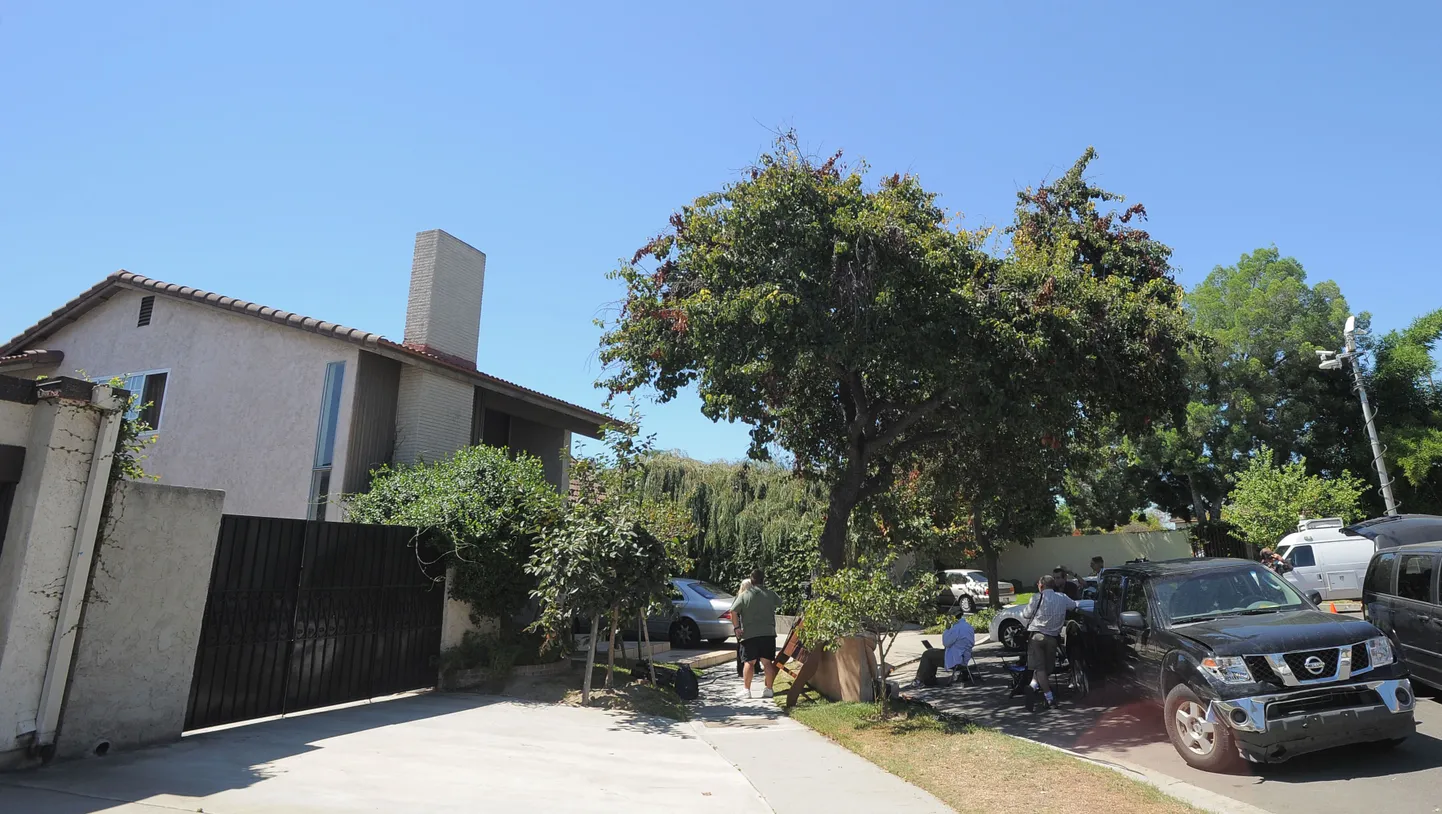 Fotograafid ja operaatorid Californias Cerritoses asuva maja juures, mis oletuste järgi kuulub Nakoula Basseley Nakoulale.