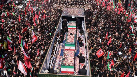 Teheranis toimub tuhandete osavõtul Khamenei matuserongkäik